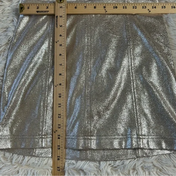Free People Modern Femme metallic rose gold crackle suede mini skirt size 4 - Picture 7 of 11